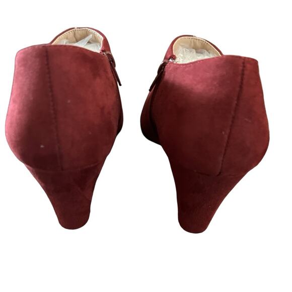 Journee Collection Sanzi Low Cut Ankle Booties Wine NEW Size 8 - Picture 5 of 10